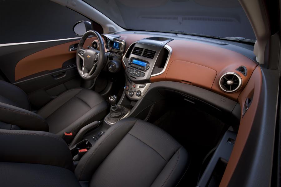  Chevrolet Sonic Sedan 2011 года  (фото 9 из 27)